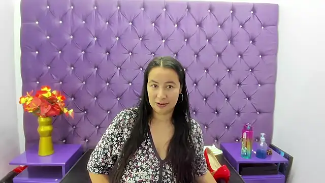 NaomyPrinces online show from 05/04/26, 02:02
