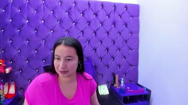 NaomyPrinces online show from 05/06/26, 02:00