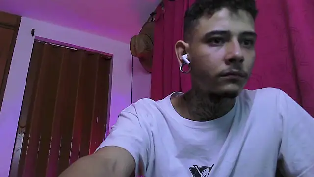 Snapshot of Ceder-Calistenes chatting on 11/13/25, 06:01 Ceder-Calistenes online show from 11/13/25, 06:01