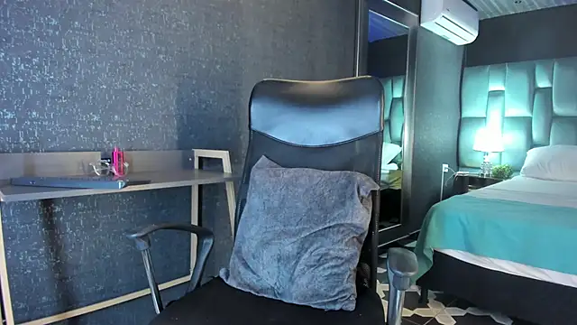 Larabrooks online show from 06/22/26, 07:00