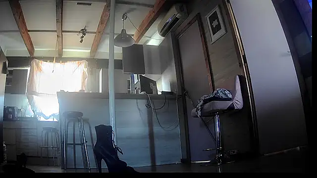 Snapshot of FLakiReve chatting on 09/18/25, 12:29 FLakiReve online show from 09/18/25, 12:29