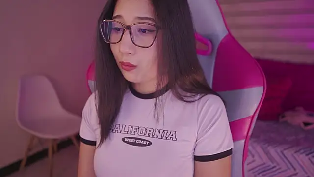 Snapshot of Sunny_flower_ chatting on 01/07/26, 01:52 Sunny flower online show from 01/07/26, 01:52