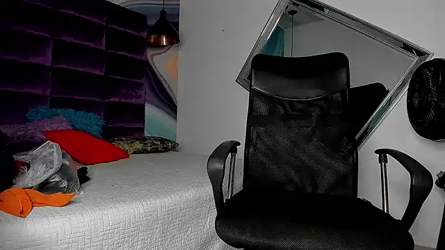 Snapshot of SbasTone_Muscle chatting on 01/27/25, 04:43 SbasTone Muscle online show from 01/27/25, 04:43