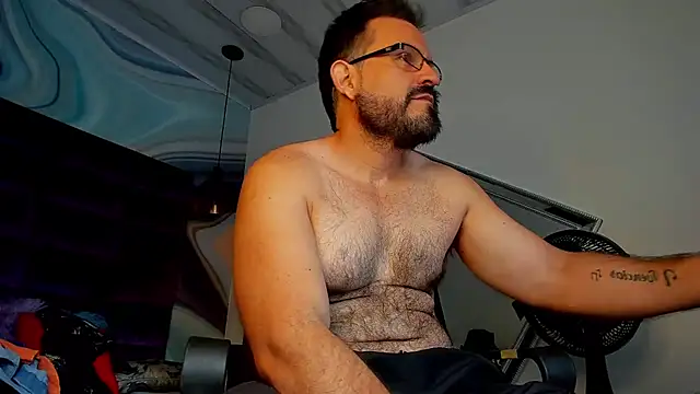 Snapshot of SbasTone_Muscle chatting on 02/15/25, 01:16 SbasTone Muscle online show from 02/15/25, 01:16