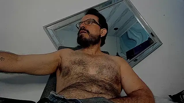 Snapshot of SbasTone_Muscle chatting on 10/11/25, 01:20 SbasTone Muscle online show from 10/11/25, 01:20