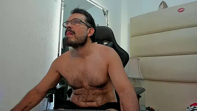 Snapshot of SbasTone_Muscle chatting on 11/06/25, 12:28 SbasTone Muscle online show from 11/06/25, 12:28