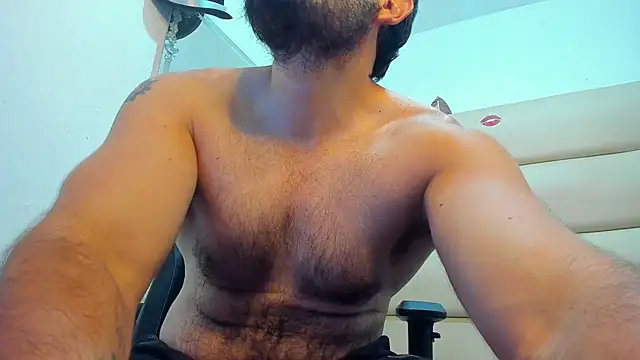 Snapshot of SbasTone_Muscle chatting on 11/21/25, 12:15 SbasTone Muscle online show from 11/21/25, 12:15