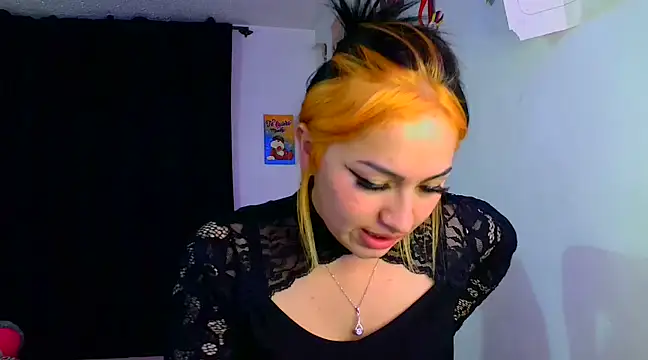 Snapshot of lucycherry__ chatting on 12/13/24, 12:20 lucycherry   online show from 12/13/24, 12:20