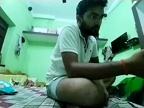 Snapshot of bigvorn6 chatting on 10/19/25, 04:07 bigvorn6 online show from 10/19/25, 04:07