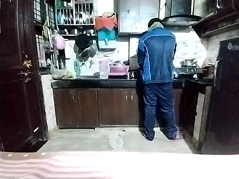 Snapshot of bigvorn6 chatting on 11/18/25, 02:28 bigvorn6 online show from 11/18/25, 02:28