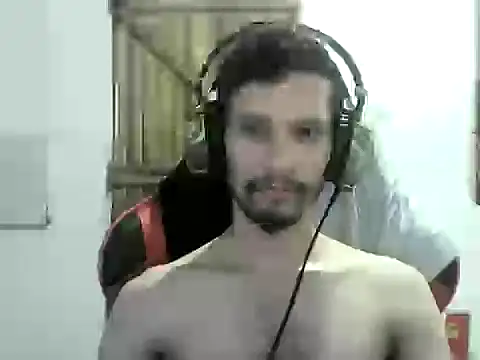 Snapshot of LucasMarcelo85 chatting on 12/23/24, 04:12 LucasMarcelo85 online show from 12/23/24, 04:12