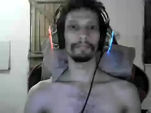 Snapshot of LucasMarcelo85 chatting on 01/10/25, 10:50 LucasMarcelo85 online show from 01/10/25, 10:50