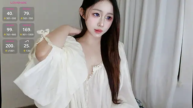 Snapshot of Hazel-11 chatting on 11/01/25, 03:03 Hazel-11 online show from 11/01/25, 03:03