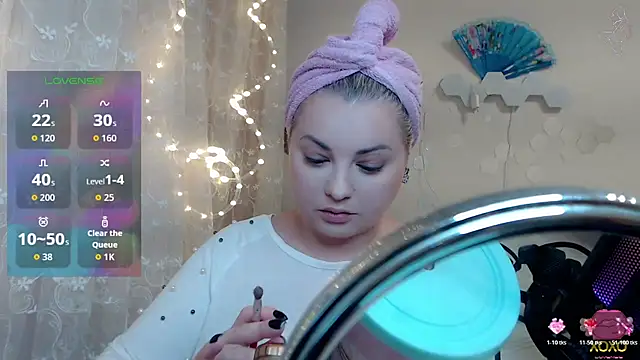 Snapshot of JewellKiss7 chatting on 11/14/25, 10:29 JewellKiss7 online show from 11/14/25, 10:29