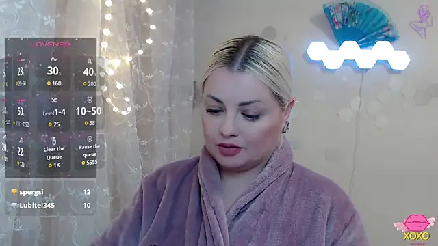 Snapshot of JewellKiss7 chatting on 11/25/25, 04:40 JewellKiss7 online show from 11/25/25, 04:40