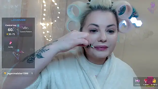 Snapshot of JewellKiss7 chatting on 11/26/25, 10:16 JewellKiss7 online show from 11/26/25, 10:16