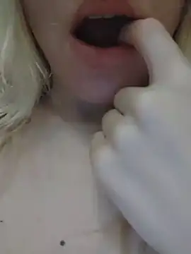 Linda 999 online show from 02/28/25, 10:20