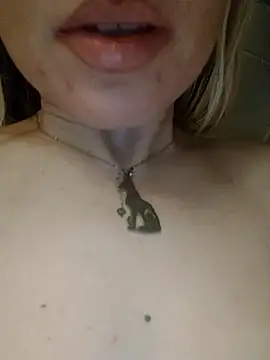 Linda 999 online show from 12/22/25, 02:30