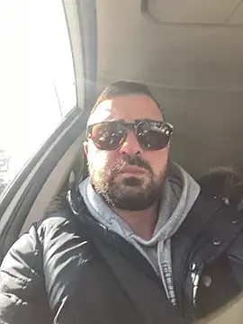 Snapshot of petan33 chatting on 03/04/26, 12:33 petan33 online show from 03/04/26, 12:33