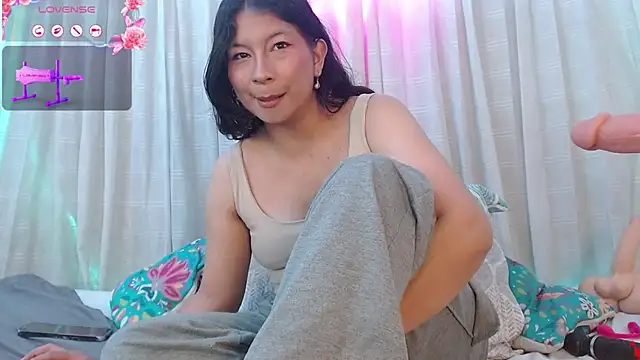 zoewilliams2 online show from 12/14/25, 04:18