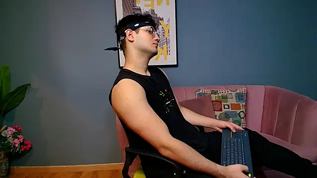 Snapshot of Mark_Evans1_ chatting on 03/19/25, 07:38 Mark Evans1  online show from 03/19/25, 07:38