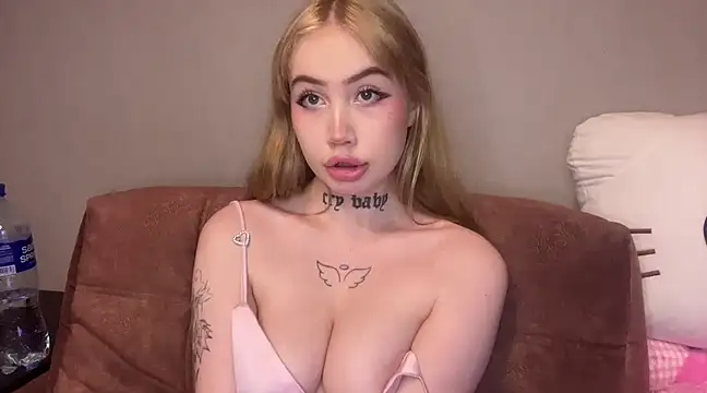 Snapshot of hanna_cry_baby chatting on 02/18/25, 08:03 hanna cry baby online show from 02/18/25, 08:03