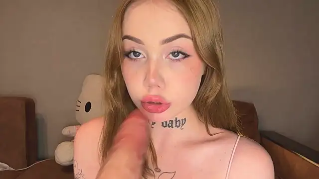 Snapshot of hanna_cry_baby chatting on 10/23/25, 03:33 hanna cry baby online show from 10/23/25, 03:33