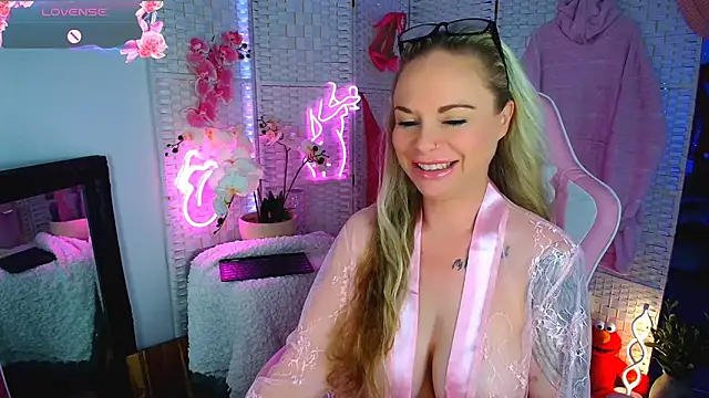 Snapshot of EllieKarrX chatting on 01/30/25, 03:44 EllieKarrX online show from 01/30/25, 03:44