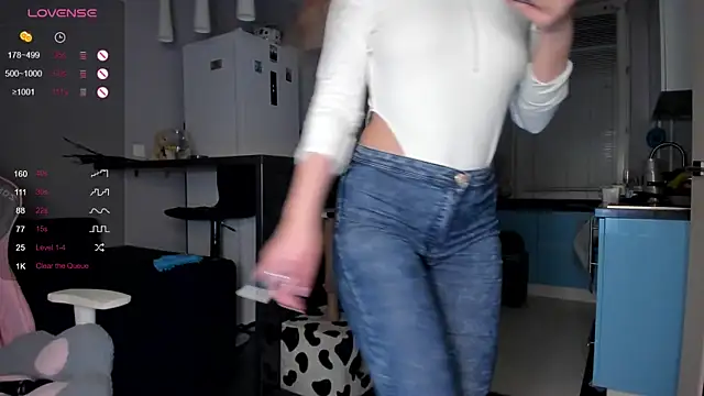 Snapshot of wwildfox chatting on 02/27/25, 08:53 wwildfox online show from 02/27/25, 08:53