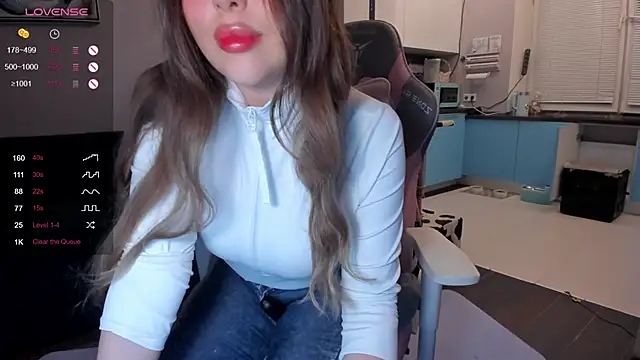 Snapshot of wwildfox chatting on 03/06/25, 05:54 wwildfox online show from 03/06/25, 05:54