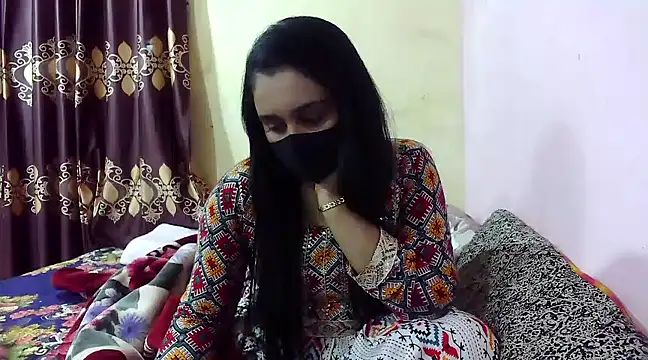 Snapshot of LovelyRose69 chatting on 12/28/24, 04:09 LovelyRose69 online show from 12/28/24, 04:09