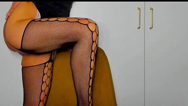 SuriFlirt online show from 06/25/26, 11:31