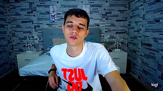 Snapshot of ADAM_HOT chatting on 10/07/25, 10:29 ADAM HOT online show from 10/07/25, 10:29