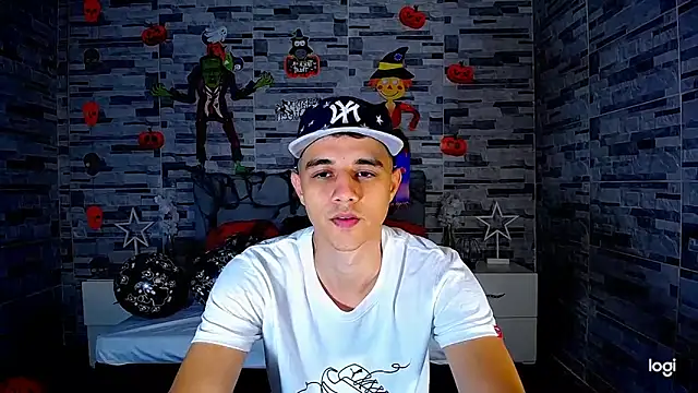 Snapshot of ADAM_HOT chatting on 10/09/25, 08:51 ADAM HOT online show from 10/09/25, 08:51