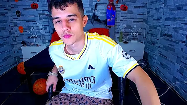 Snapshot of ADAM_HOT chatting on 10/16/25, 08:54 ADAM HOT online show from 10/16/25, 08:54