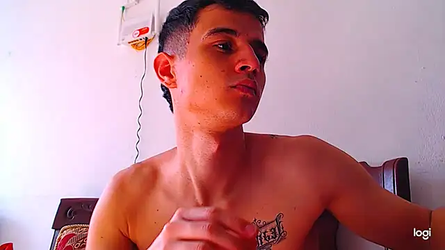 Snapshot of ADAM_HOT chatting on 11/14/25, 08:18 ADAM HOT online show from 11/14/25, 08:18