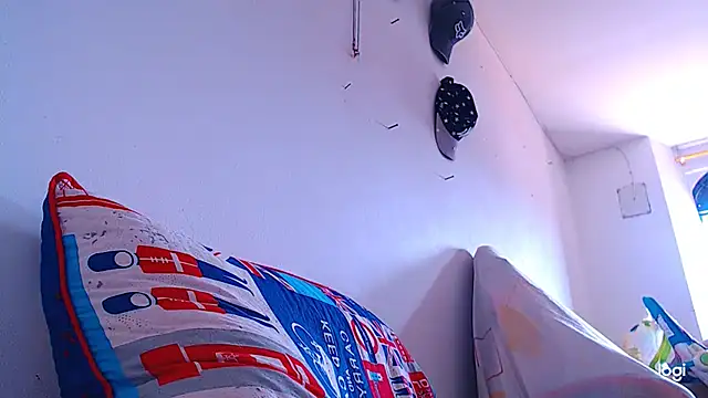 Snapshot of ADAM_HOT chatting on 12/04/25, 03:43 ADAM HOT online show from 12/04/25, 03:43