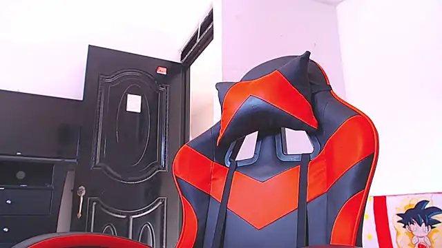 Snapshot of ADAM_HOT chatting on 12/14/25, 07:40 ADAM HOT online show from 12/14/25, 07:40