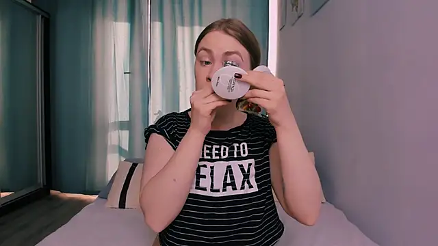 InsatiableFoxX online show from 04/24/26, 05:43