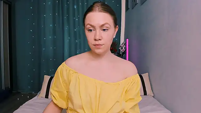 Snapshot of InsatiableFoxX chatting on 05/22/26, 02:33 InsatiableFoxX online show from 05/22/26, 02:33