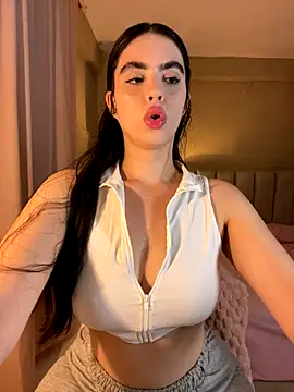 Snapshot of Mavi_Coless chatting on 12/14/25, 12:49 Mavi Coless online show from 12/14/25, 12:49