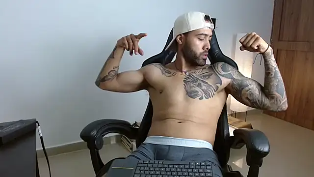 Snapshot of Hendry_ chatting on 04/06/26, 10:11 Hendry online show from 04/06/26, 10:11