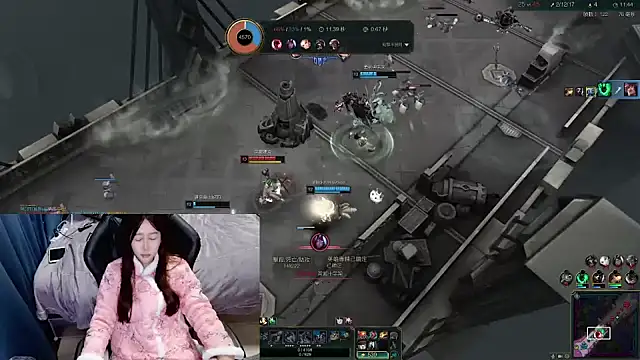 Snapshot of Angelababy001 chatting on 01/04/25, 04:43 Angelababy001 online show from 01/04/25, 04:43