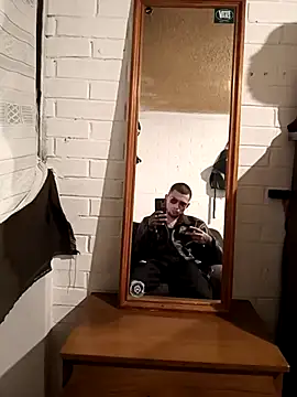 Snapshot of Suggarwhite18CM chatting on 11/11/25, 03:39 Suggarwhite18CM online show from 11/11/25, 03:39