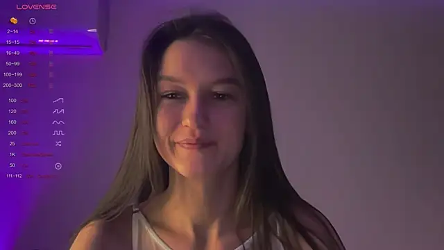 Snapshot of Alice__grace chatting on 02/11/25, 04:13 Alice  grace online show from 02/11/25, 04:13