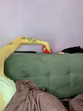 Snapshot of chachalette444 chatting on 12/21/25, 01:18 chachalette444 online show from 12/21/25, 01:18