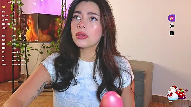 Snapshot of Soffimoon_ chatting on 01/21/25, 01:50 Soffimoon online show from 01/21/25, 01:50