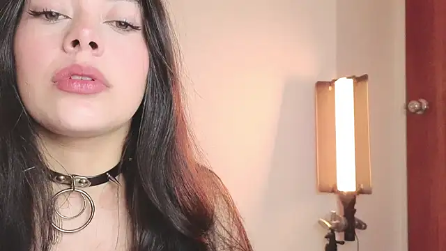 Snapshot of Soffimoon_ chatting on 02/28/25, 06:43 Soffimoon online show from 02/28/25, 06:43