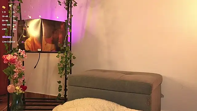 Snapshot of Soffimoon_ chatting on 03/21/25, 02:18 Soffimoon online show from 03/21/25, 02:18