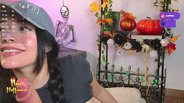 Snapshot of Soffimoon_ chatting on 11/08/25, 01:39 Soffimoon online show from 11/08/25, 01:39